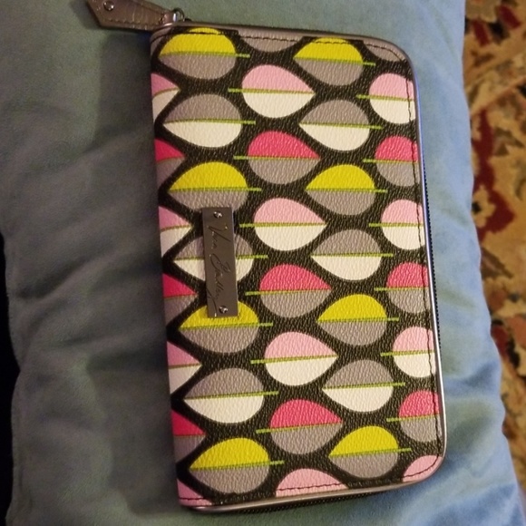 Vera Bradley Zip Wallet - Picture 1 of 5
